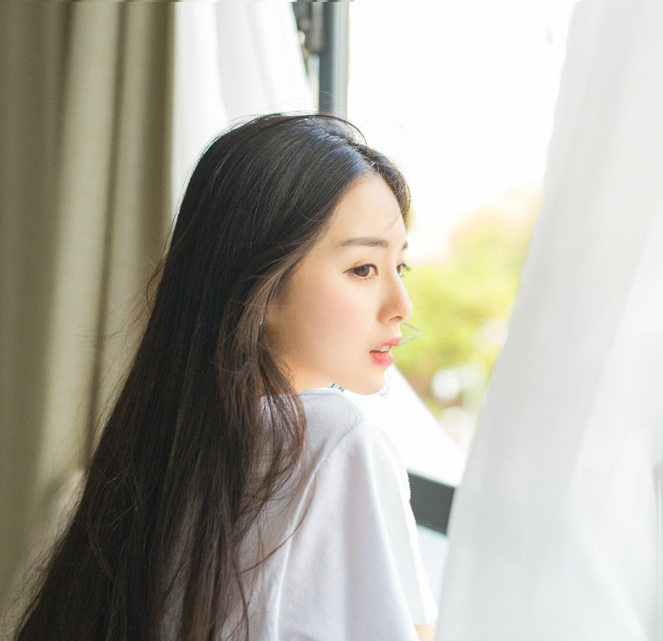 我们为什么需要美女，可能她们改变你的生活习性，让人感这个世界充满期待，虽然当你觉得期待的东西就要得到的时候，她们马上去普度众生，让其他人觉得生活充满期待。——韩寒《像少年啦飞驰》